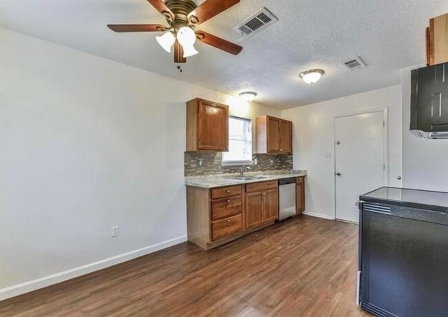 Building Photo - 4835 E Ridge Creek Dr