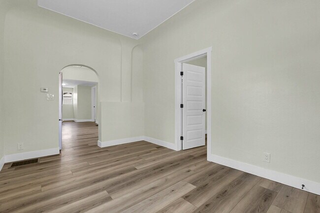 Building Photo - $2,095 - 2 Bed, 1 Bath Newly Renovated Hom...