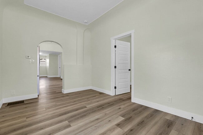 Building Photo - $2,295 - 2 Bed, 1 Bath Newly Renovated Hom...