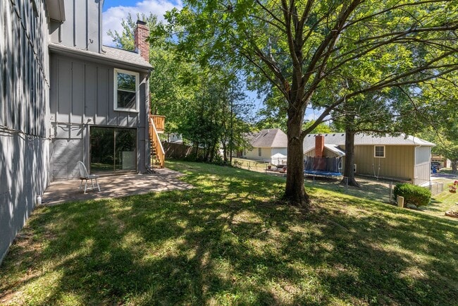 Building Photo - Spacious Overland Park 4 Bedroom Home - Av...