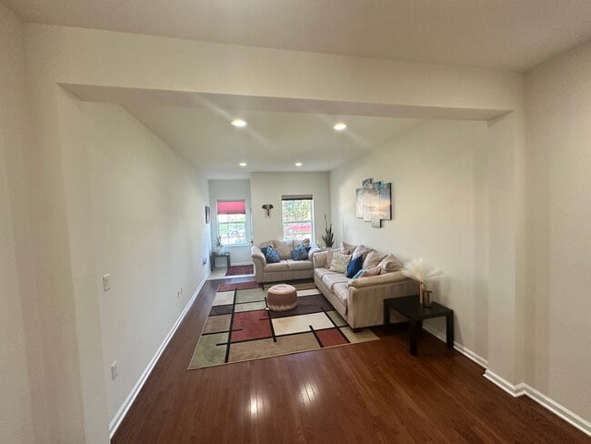 Building Photo - 72 Andrews Way