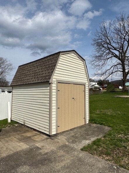 Building Photo - 2020 Atlantis Dr