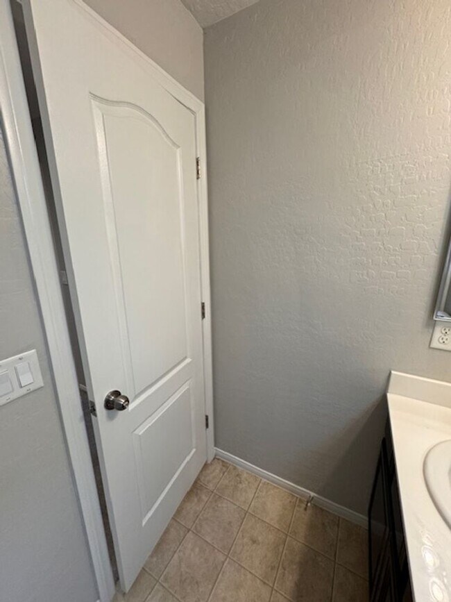 Building Photo - 3 Bedroom Home in a Gated Community! North...