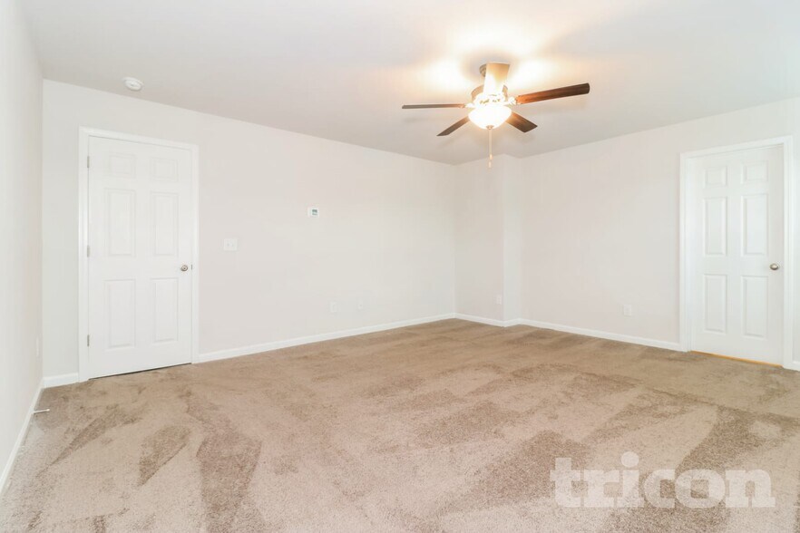 Building Photo - 2977 McKenzie Dr