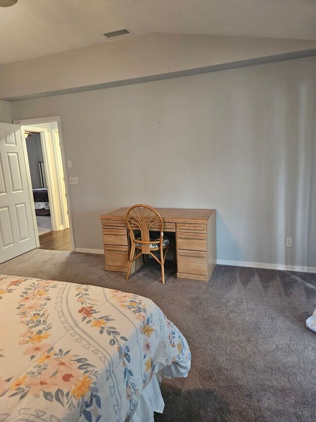 Building Photo - 2 BEDROOM 2 BATH HOME IN  PELICAN BAY GATED COMMUNITY