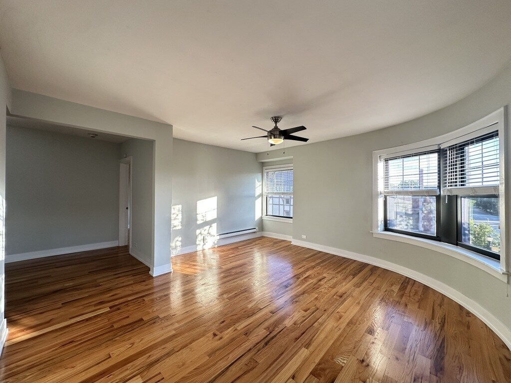 Building Photo - 822 Elm St