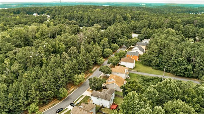 Building Photo - Welcome to this stunning 4-bedroom, 2.5-ba...