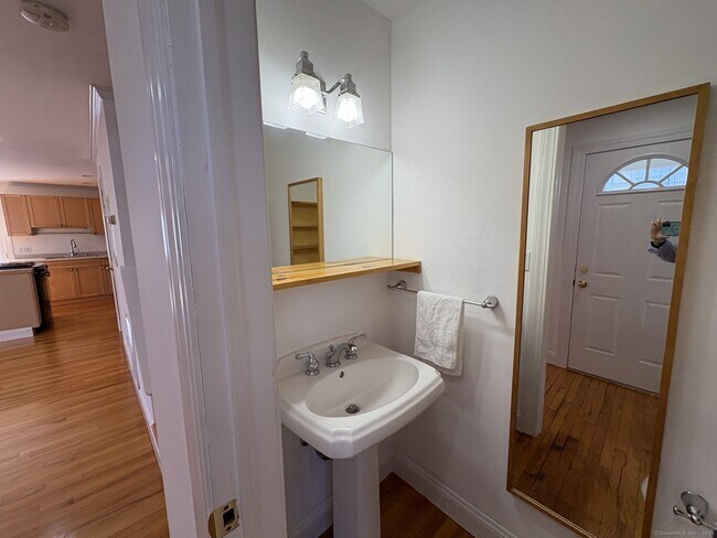 Building Photo - 88 Garden Dr