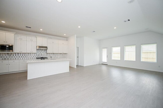 Building Photo - 26811 Tree Mallow Dr