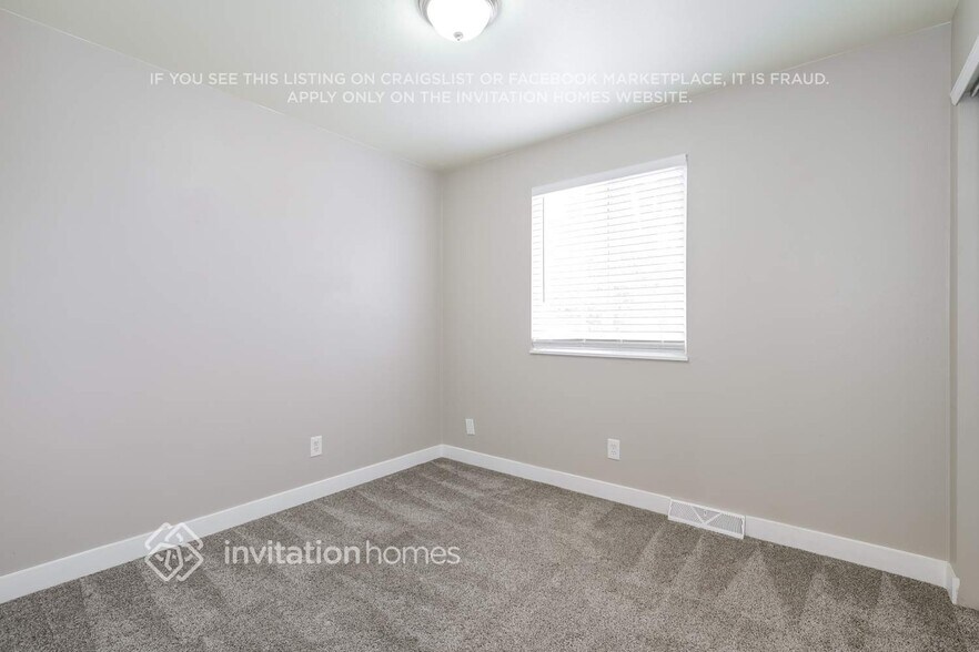 Building Photo - 10631 Queen St