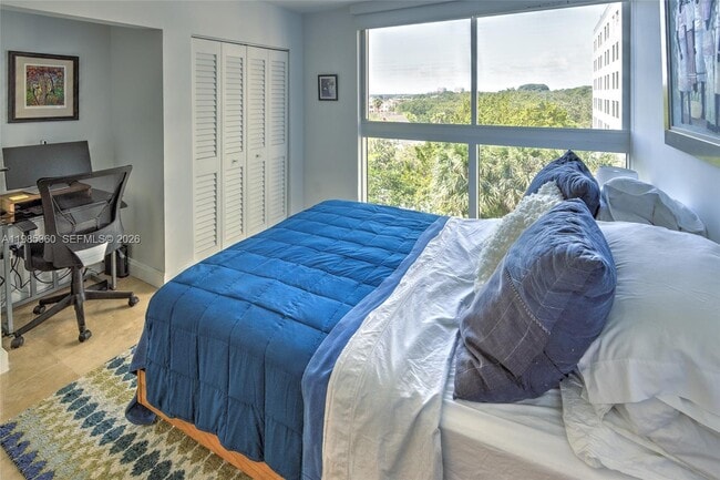 Building Photo - 2951 S Bayshore Dr