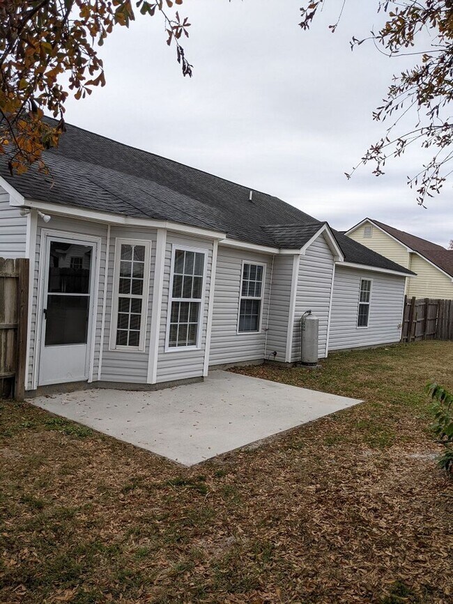 Building Photo - Escoba Bay Neighborhood 3 Bedroom Home