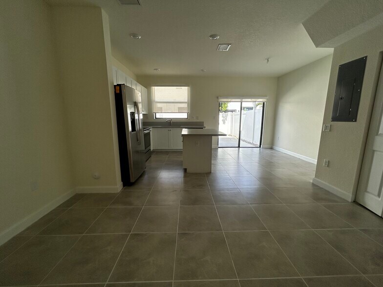Building Photo - 10622 W 33rd Way