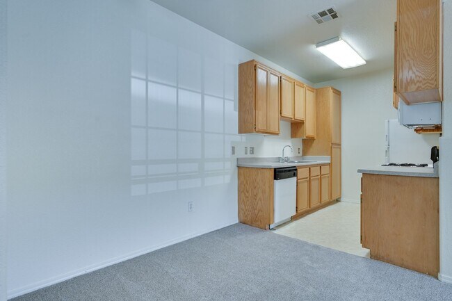 Building Photo - NE Near Nellis! Gated! Community Pool, Spa...