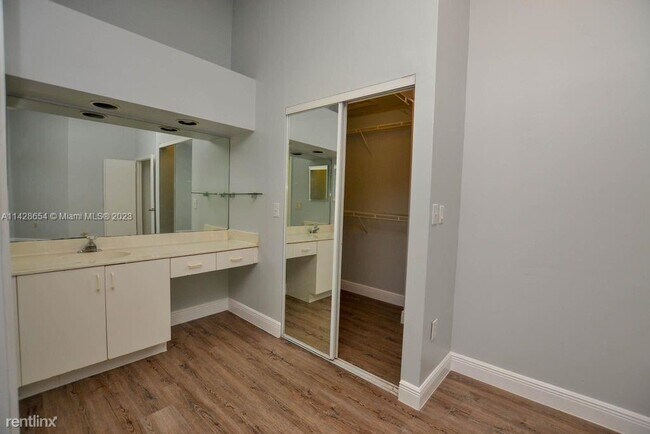 Building Photo - 3 br, 2.5 bath House - 3290 N 37th Ter