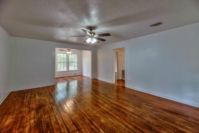 Building Photo - 816 Ogden St