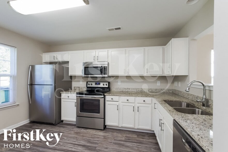 Building Photo - 2445 Anna Garrison Rd