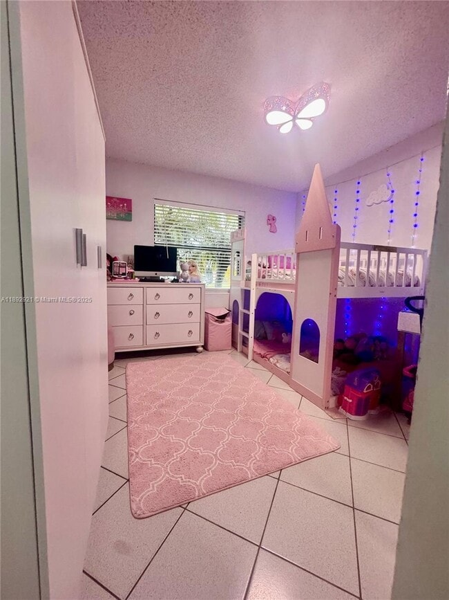 Building Photo - 4848 SW 135th Pl
