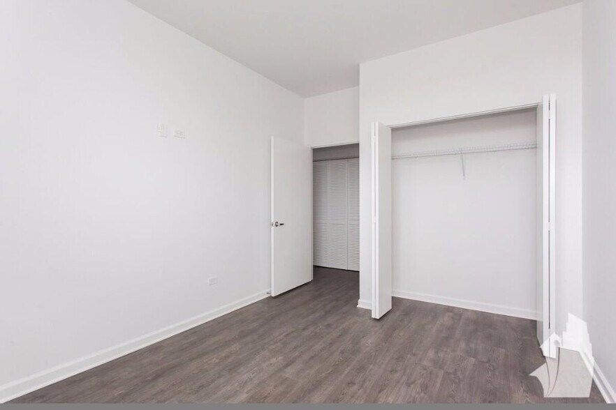 Building Photo - 930 W Dakin St
