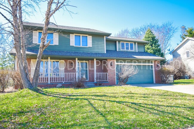 Primary Photo - Executive 4 Bedroom Home in West Des Moine...