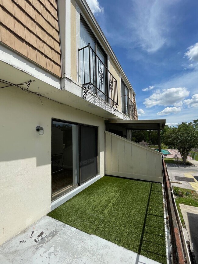 Building Photo - Charming 3-Bedroom, 2.5-Bath Townhome in Village Square Condominiums