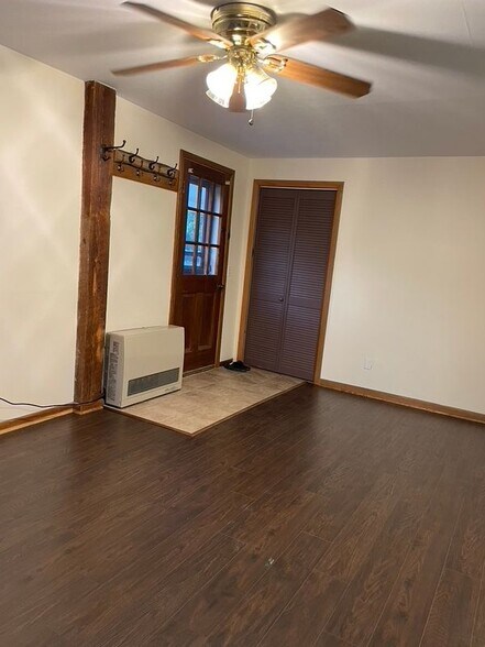 Building Photo - 549 Lake Rd