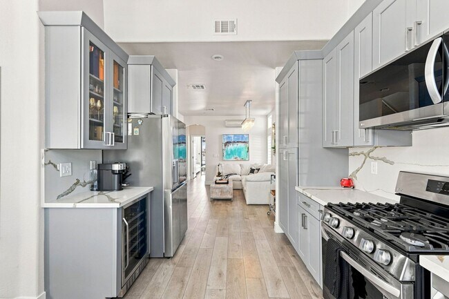 Building Photo - 700 Lido Park Dr