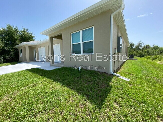 Building Photo - 10398 Port Everglades St