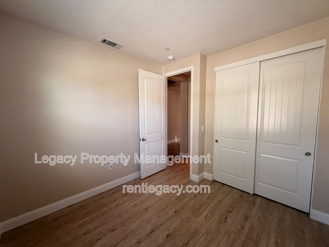 Building Photo - 3224 La Paz Dr