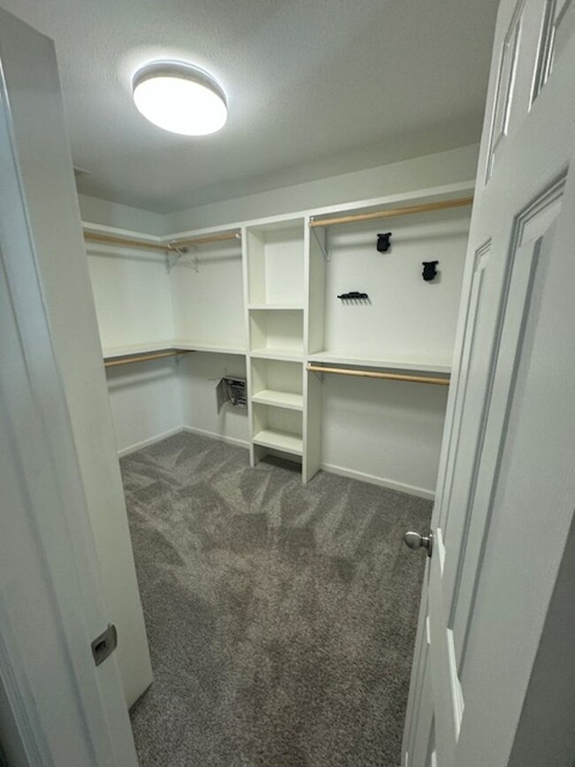 Building Photo - Nice Open  1 story 3 bedroom 2 bath in wes...