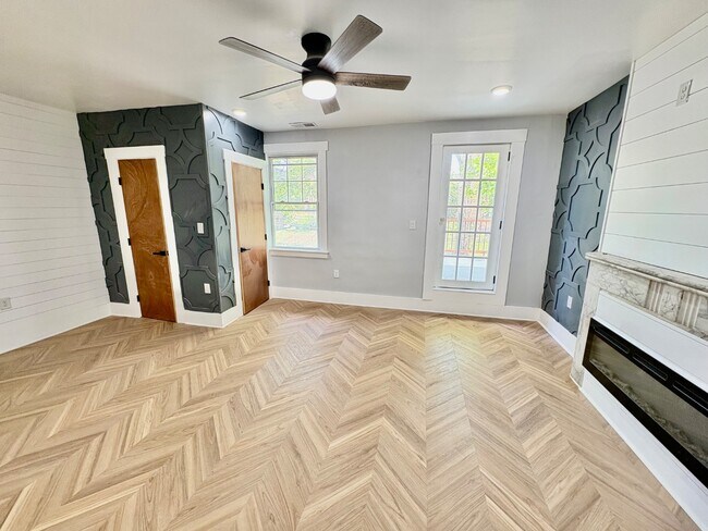 Building Photo - 5616 Phillips Ave