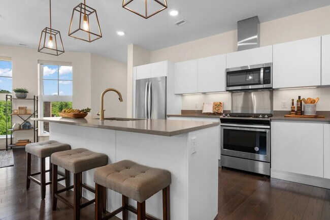 Building Photo - 218 W Kingsley St