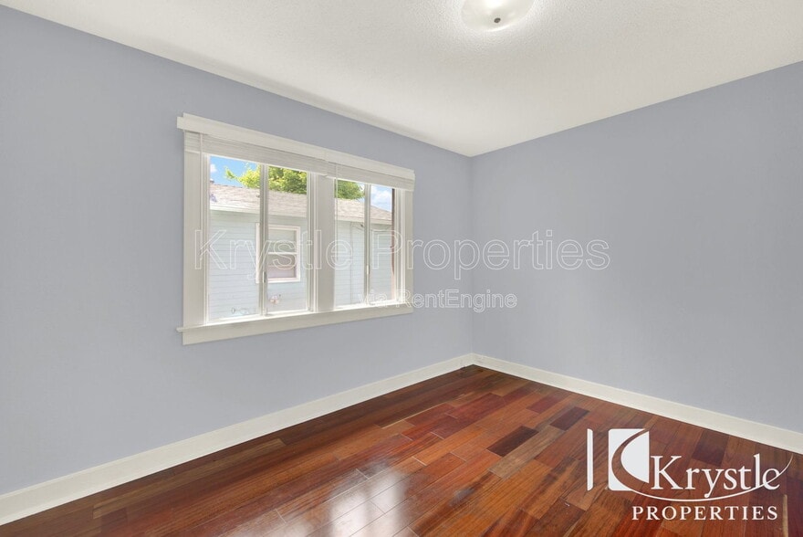 Building Photo - 153 Vaqueros Ave