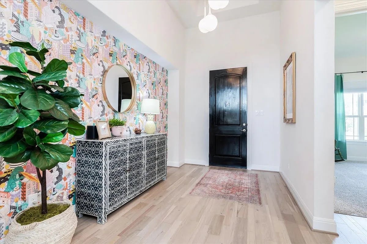 Building Photo - Room in House on Fresno Ave