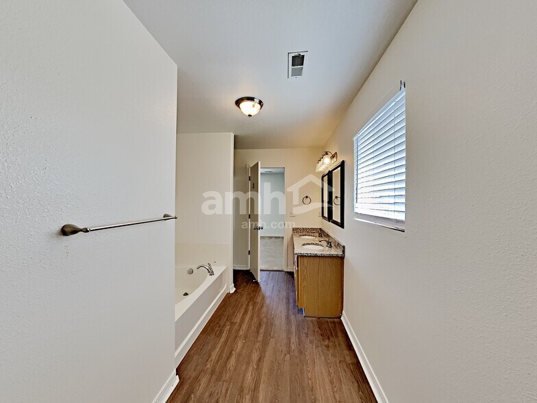 Building Photo - 13902 Travis Boyd Cir