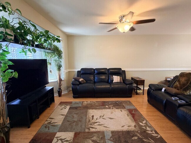 Building Photo - EPHRATA- 2+ bed/2 bath home with private deck w/ hillside views, d/w, a/c and garage! W/S/G paid!