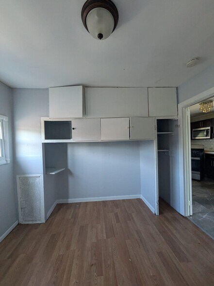 Building Photo - 39 Andrew St