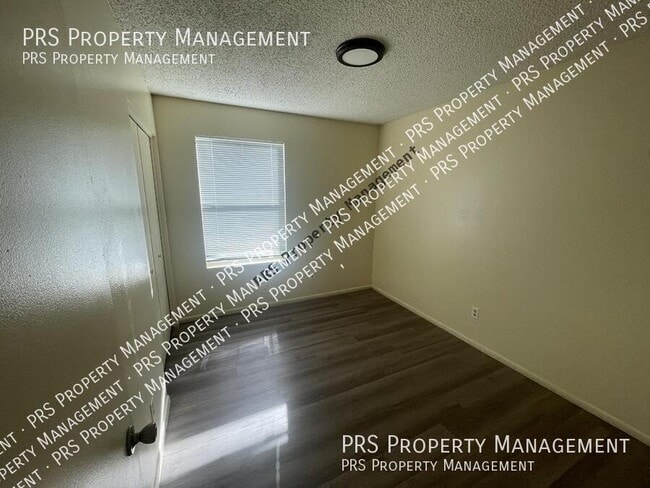 Building Photo - 727 S Hartford St