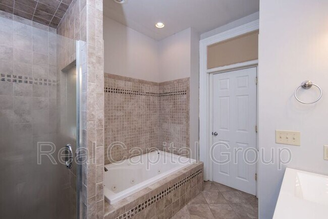Building Photo - 347 Hudson Ave