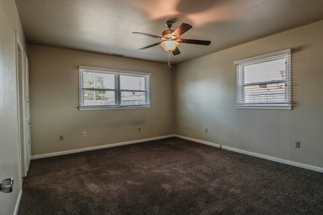 Building Photo - Cute & Cozy 3 Bedroom with Extra Storage!