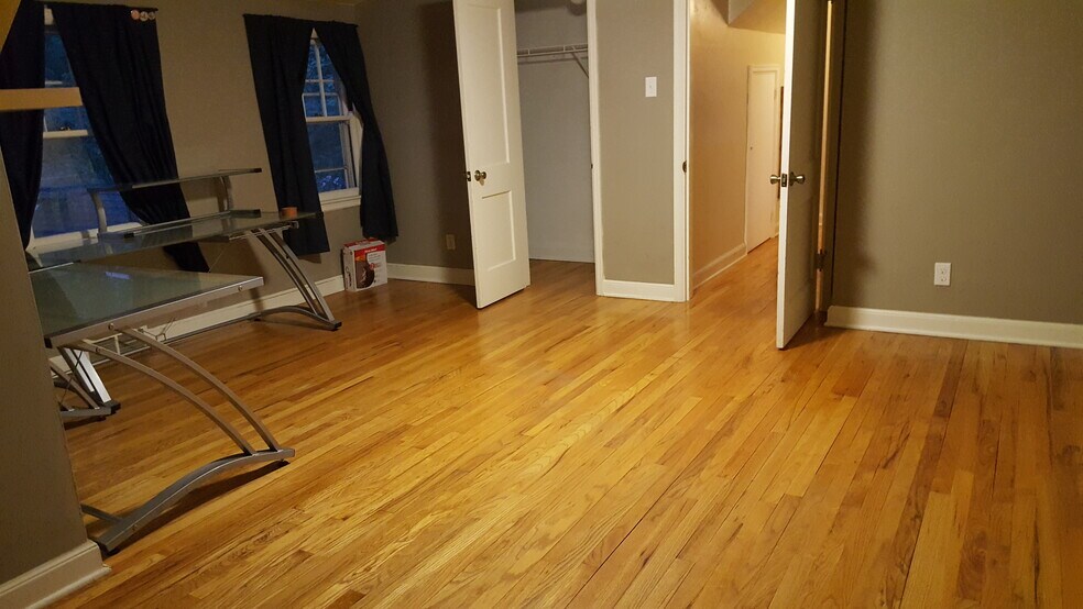 Building Photo - 2902 Wood Street