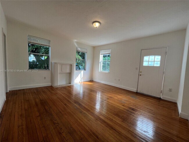 Building Photo - 726 Meridian Ave