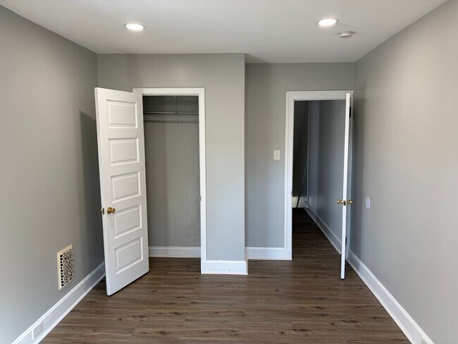 Building Photo - Charming 3 Story Brick Townhome Now Available