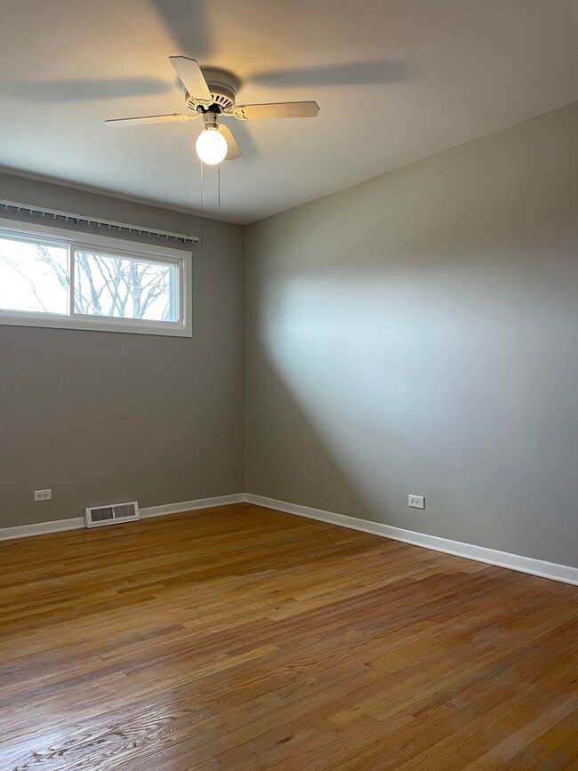 Building Photo - 837 S Iowa Ave