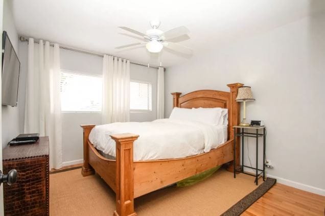 Bedroom 2 - 423 S Rexford Dr
