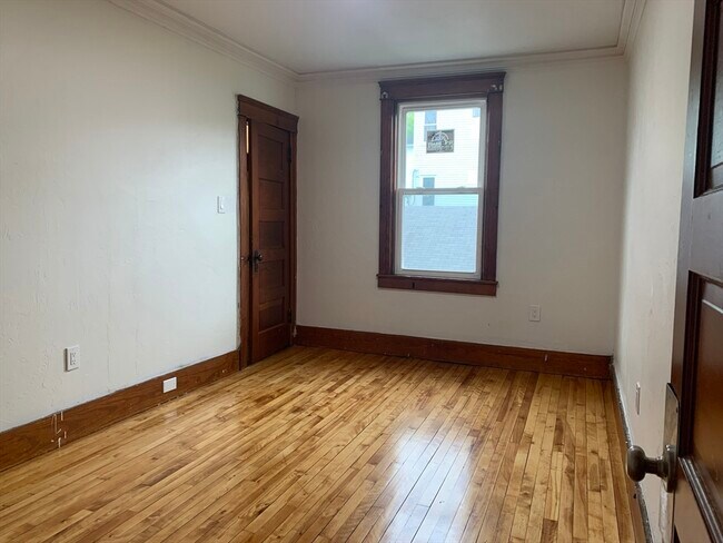 Building Photo - 27 Granby Rd