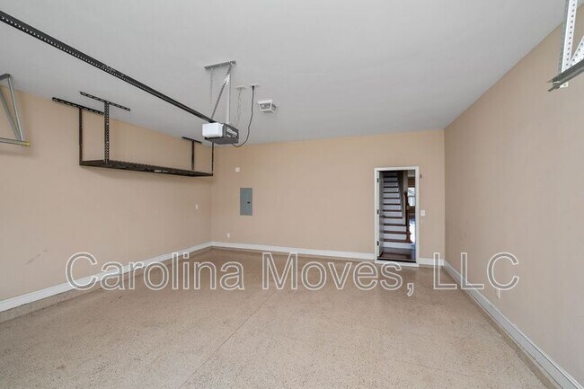 Building Photo - 213B Bell Heather Lane