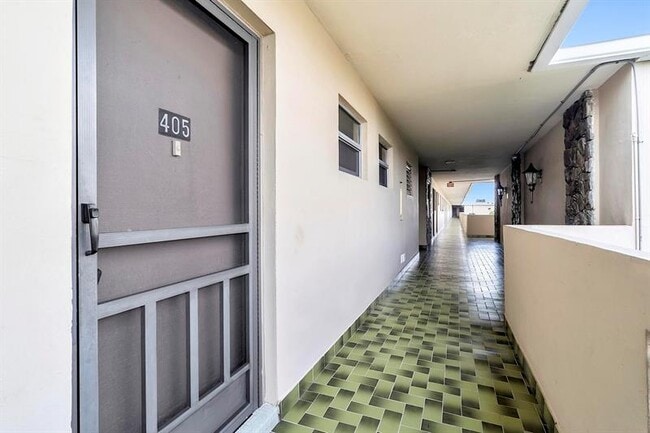 Building Photo - 1690 NE 191st St