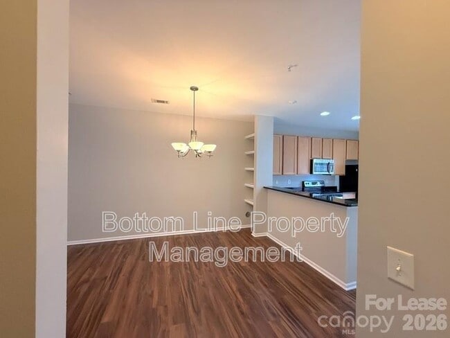 Building Photo - 675 Raya Ct