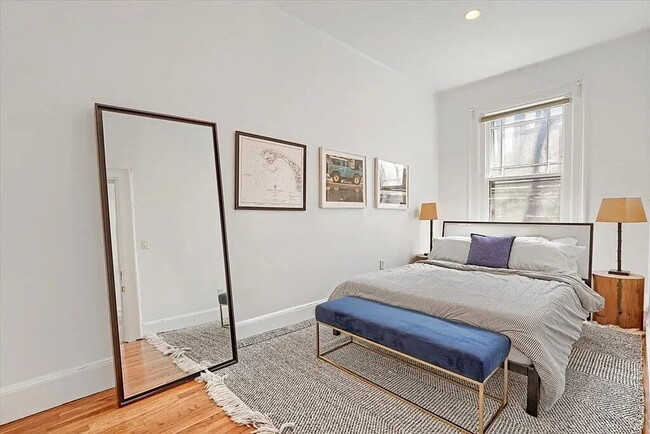 Building Photo - Comfortable and Spacious Rental Opportunity